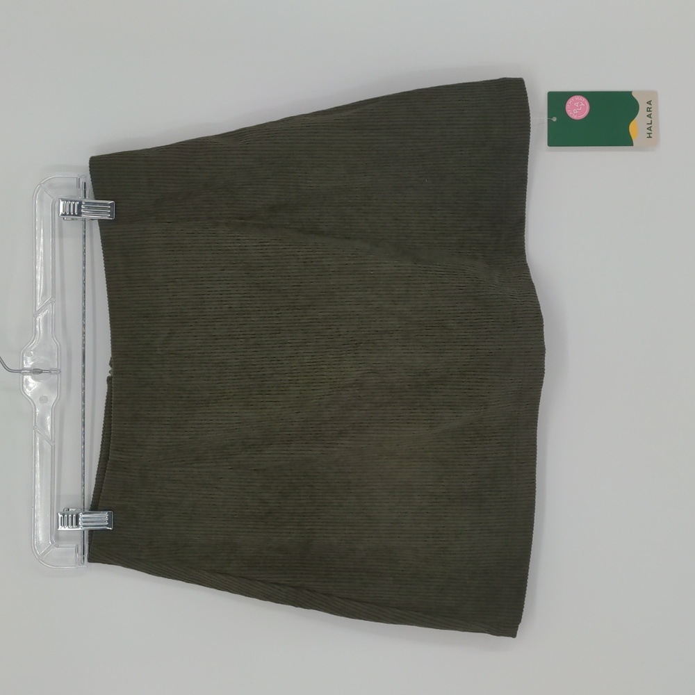 Halara Women's High Waisted A Line Mini Corduroy Ribbed Skort Size Medium Green